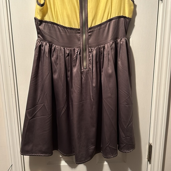 👗Ryu Silk Yellow and Gray Sleeveless Midi Dress - Picture 9 of 16